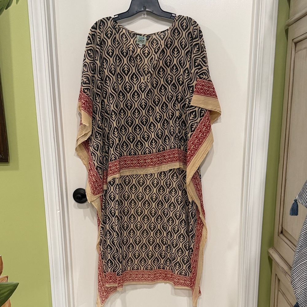 Elegant Black and Red Patterned Tunic
